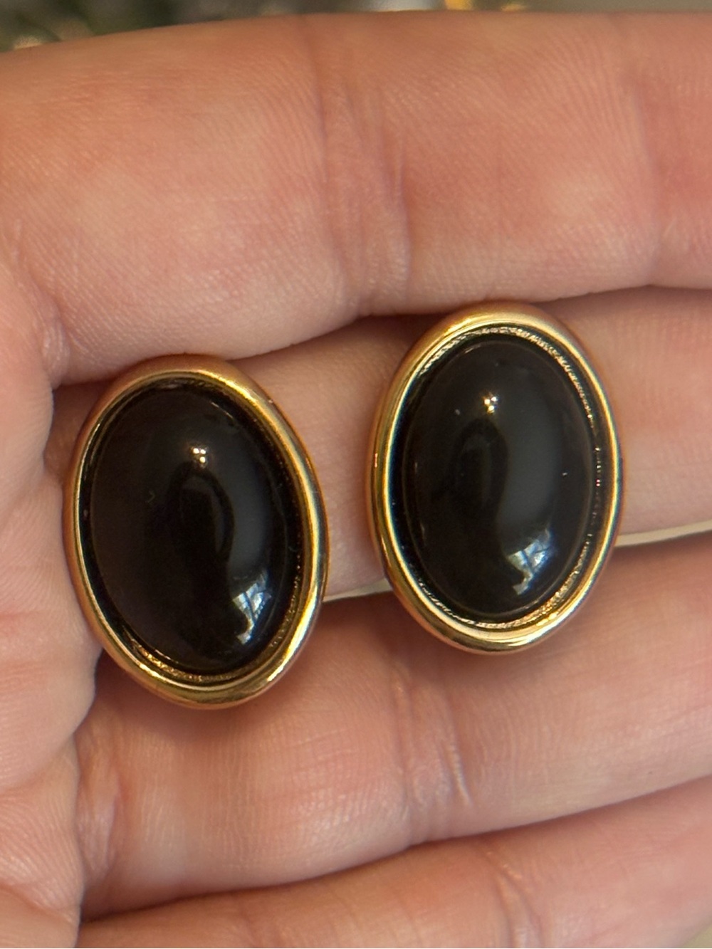 Vintage Sarah Coventry Black Cabochon Gold Tone Clip-On Earrings
